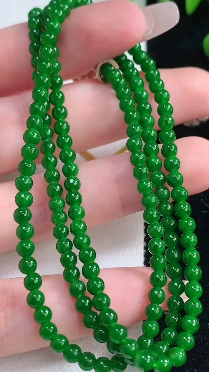 天然A货翡翠小米珠项链，尺寸4-164颗，重量:14.26g12月18日
工厂直销收藏佳品,种好水足，色泽均匀，有种有色，上手高大气！