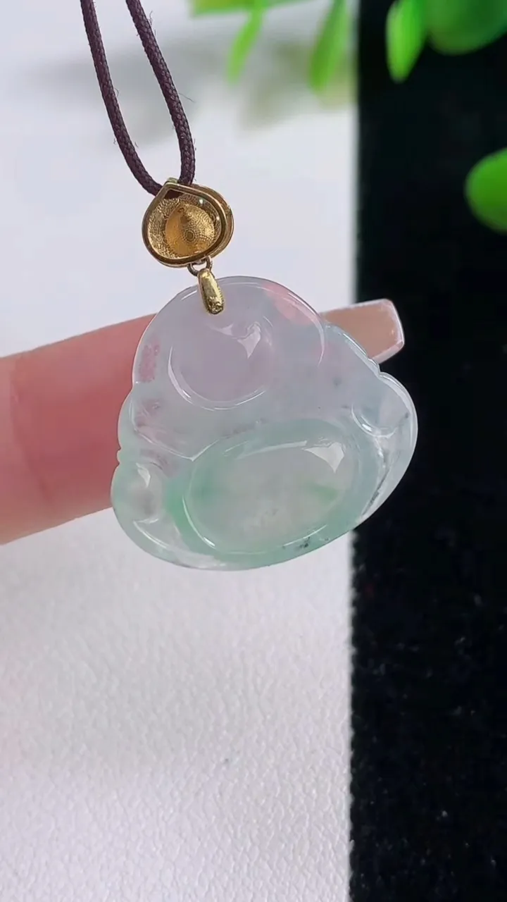 天然A货翡翠佛公吊坠，尺寸20-22-6，重量:4.15g
12月18日
