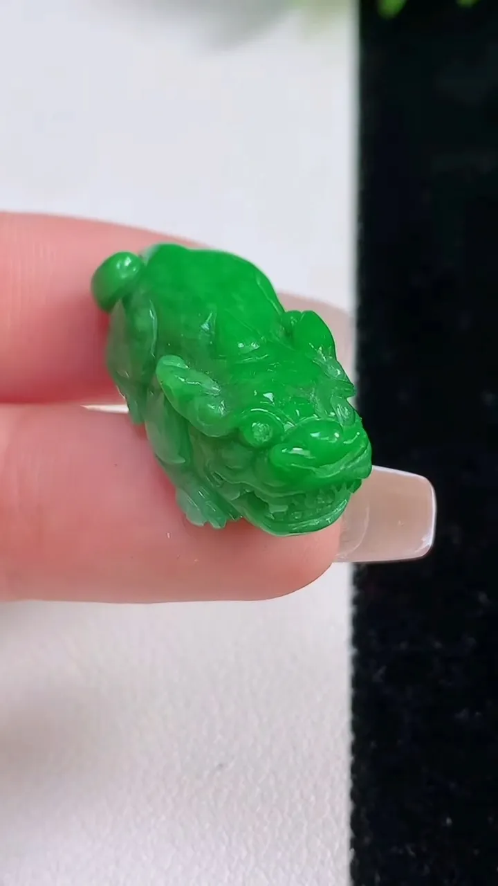 天然A货翡翠貔貅吊坠，尺寸29-12.5-10.7，重量:7.28g
12月18日