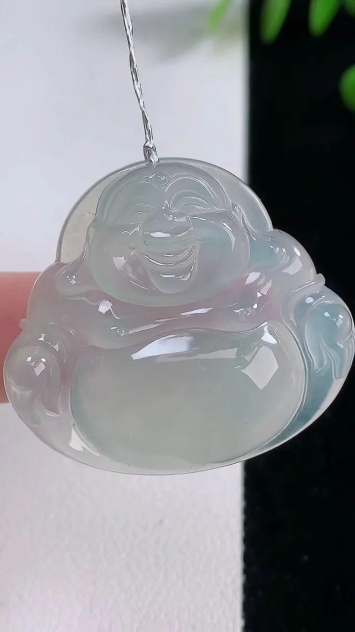 天然A货翡翠种白冰佛公吊坠，尺寸31.5-35.5-6，重量:11.28g
12月18日