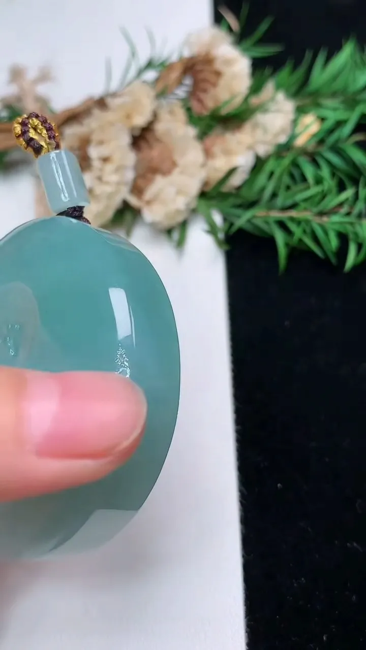 天然A货翡翠悟道吊坠，尺寸51.9-12.4，重量:82.31g
12月18日