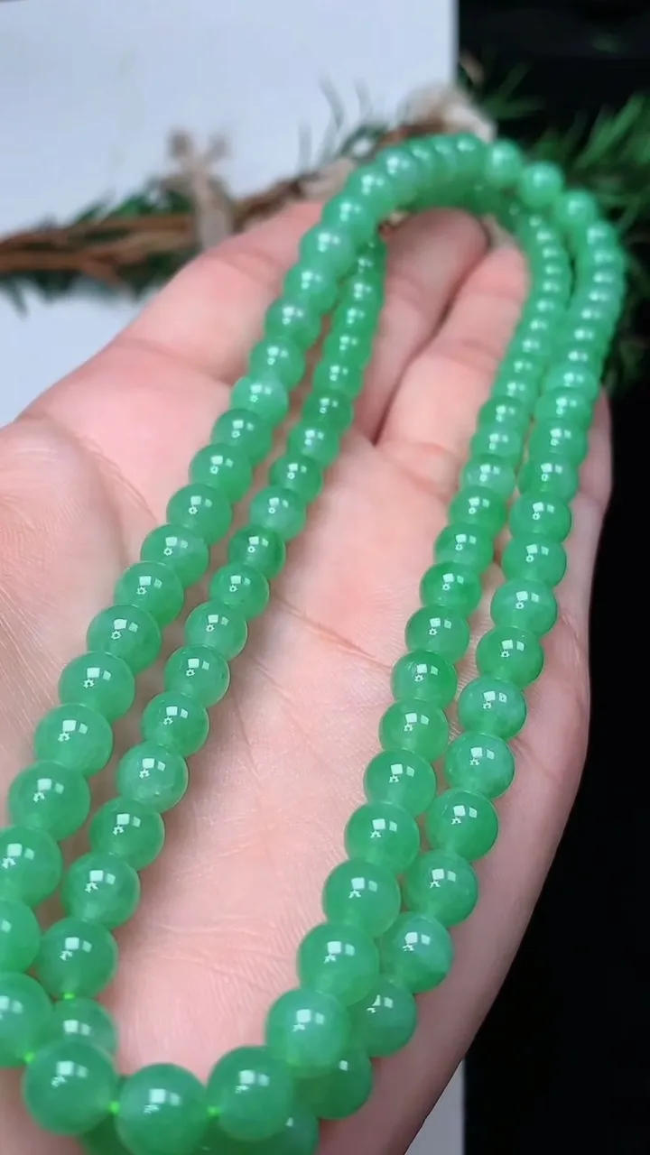 天然A货翡翠圆珠项链，尺寸7.7-103颗，重量:48.58g
12月18日