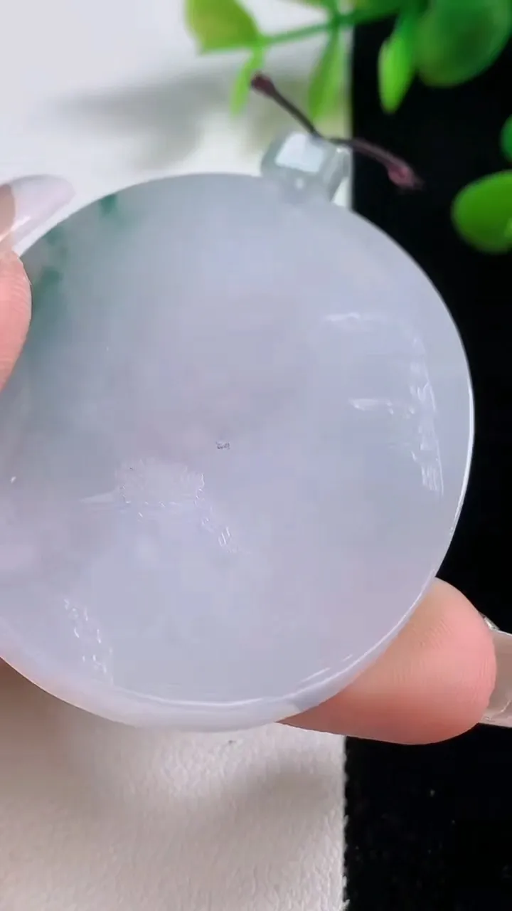 天然A货翡翠牌吊坠，尺寸50-42.3-5.7，重量:30.28g
12月18日