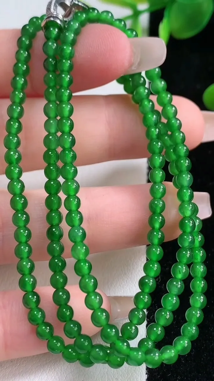 天然A货翡翠小米珠项链，尺寸3.4-151颗，重量:11.77g12月18日
工厂直销收藏佳品,种好水足，色泽均匀，有种有色，上手高大气！
