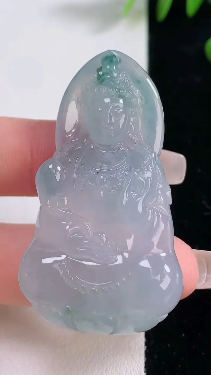 天然A货翡翠种飘花大势至菩萨吊坠，尺寸51.7-29.5-9，重量:25.08g
12月18日