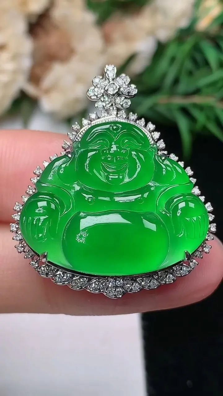 天然A货翡翠佛公吊坠，尺寸31.4-26.5-10.3，裸石19.7-23.8，重量:6.84g
1