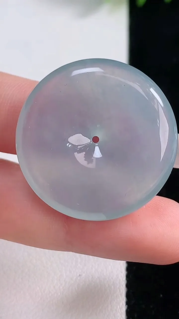 天然A货翡翠种飘花平安扣吊坠，尺寸30.7-5.7，重量:11.80g
12月18日