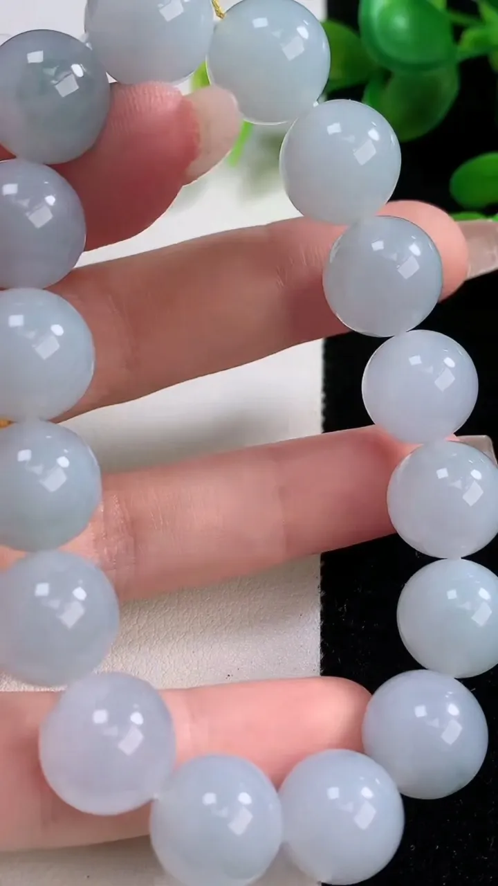 天然A货翡翠紫罗兰圆珠手串，尺寸12.7-16颗，重量:55.95g12月18日
工厂直销收藏佳品,