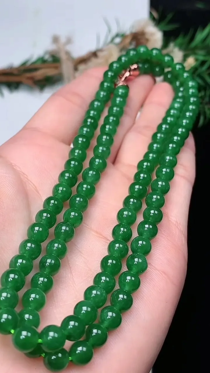 天然A货翡翠圆珠项链，尺寸6-100颗，重量:38.22g
12月18日