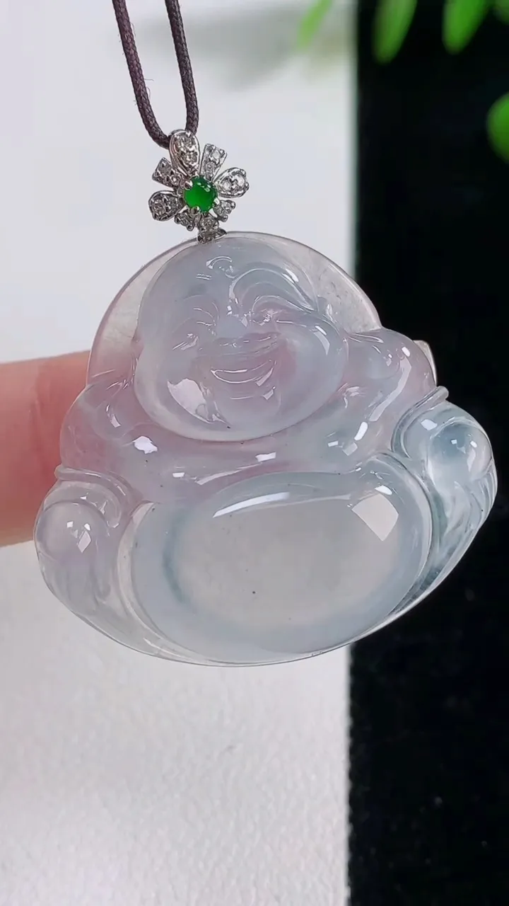 天然A货翡翠种白冰佛公吊坠，尺寸30.3-32.6-6，重量:10.00g
12月18日