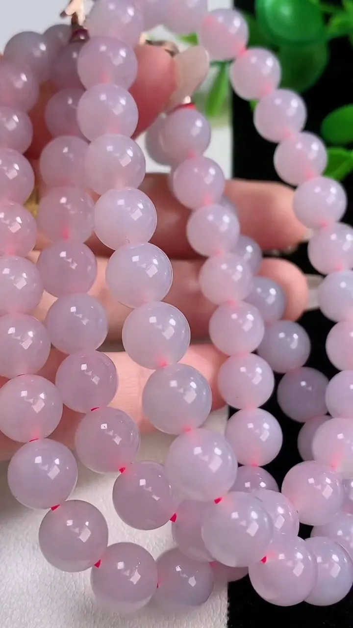 天然A货翡翠紫罗兰圆珠项链，尺寸8.8-70颗，重量:91.32g12月18日
工厂直销收藏佳品,种好水足，色泽均匀，有种有色，上手高大气！