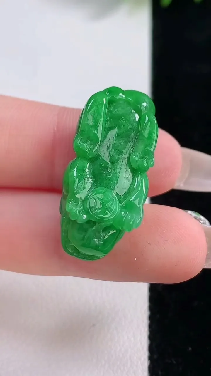 天然A货翡翠貔貅吊坠，尺寸29-12.5-10.7，重量:7.28g
12月18日