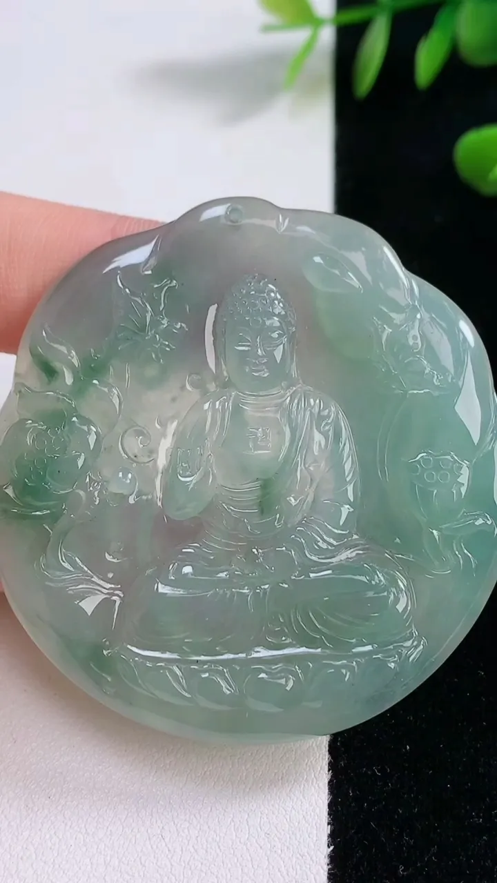 天然A货翡翠种飘花阿弥陀佛吊坠，尺寸53.6-52.4-5.2，重量:30.00g
12月18日