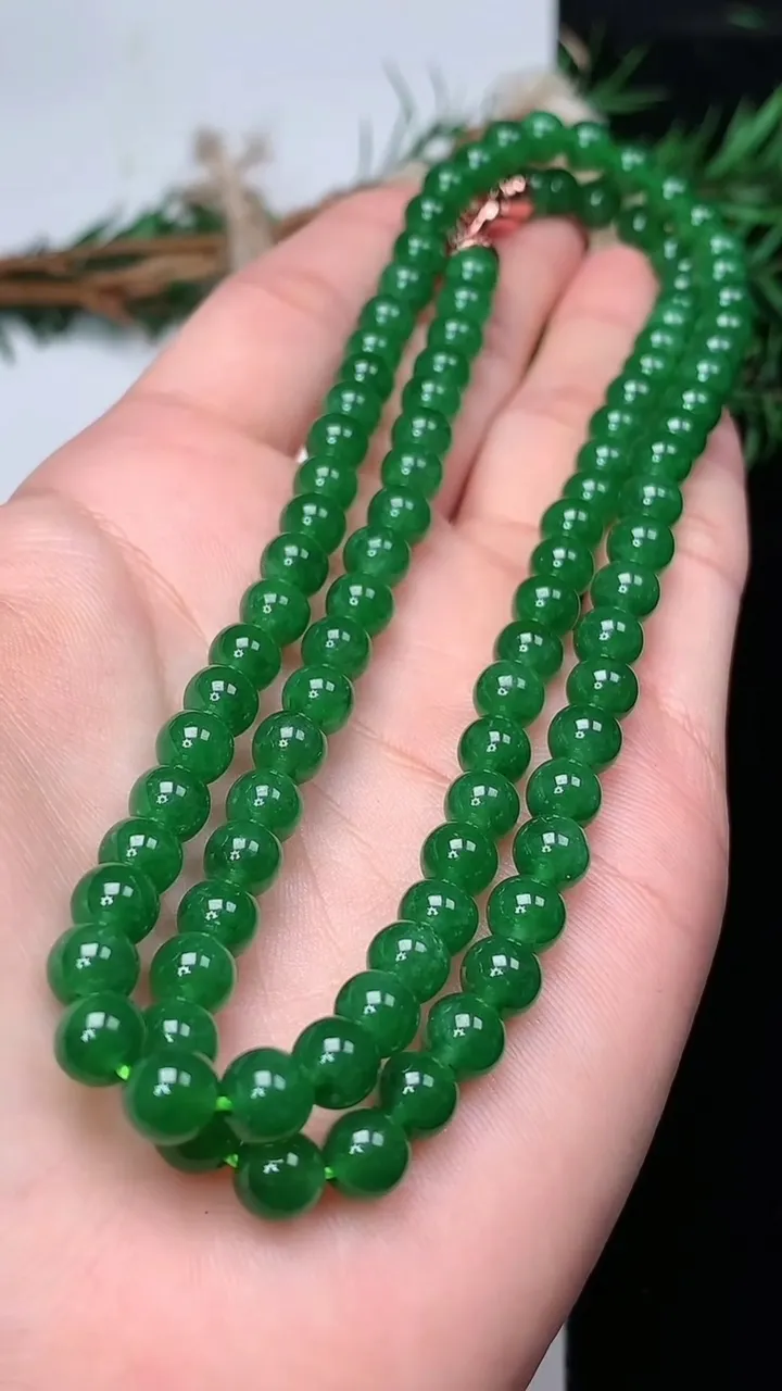 天然A货翡翠圆珠项链，尺寸6-100颗，重量:38.22g
12月18日
