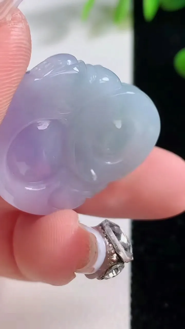 天然A货翡翠紫罗兰佛公吊坠，尺寸29.6-29.7-12.2，重量:18.98g
12月18日