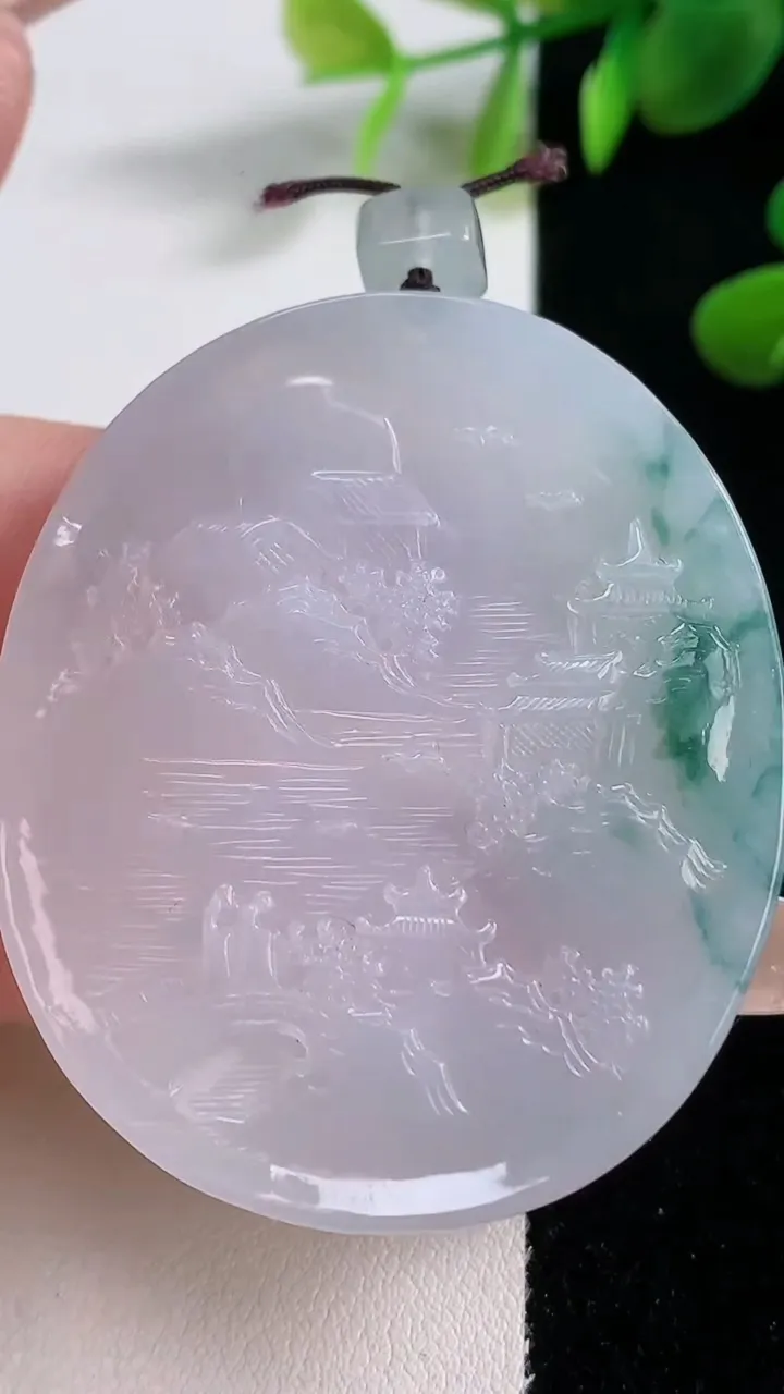 天然A货翡翠牌吊坠，尺寸50-42.3-5.7，重量:30.28g
12月18日