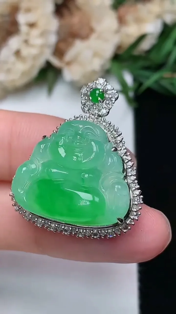 天然A货翡翠佛公吊坠，尺寸29-24.4-12，裸石17.4-20.8，重量:7.70g
12月18日