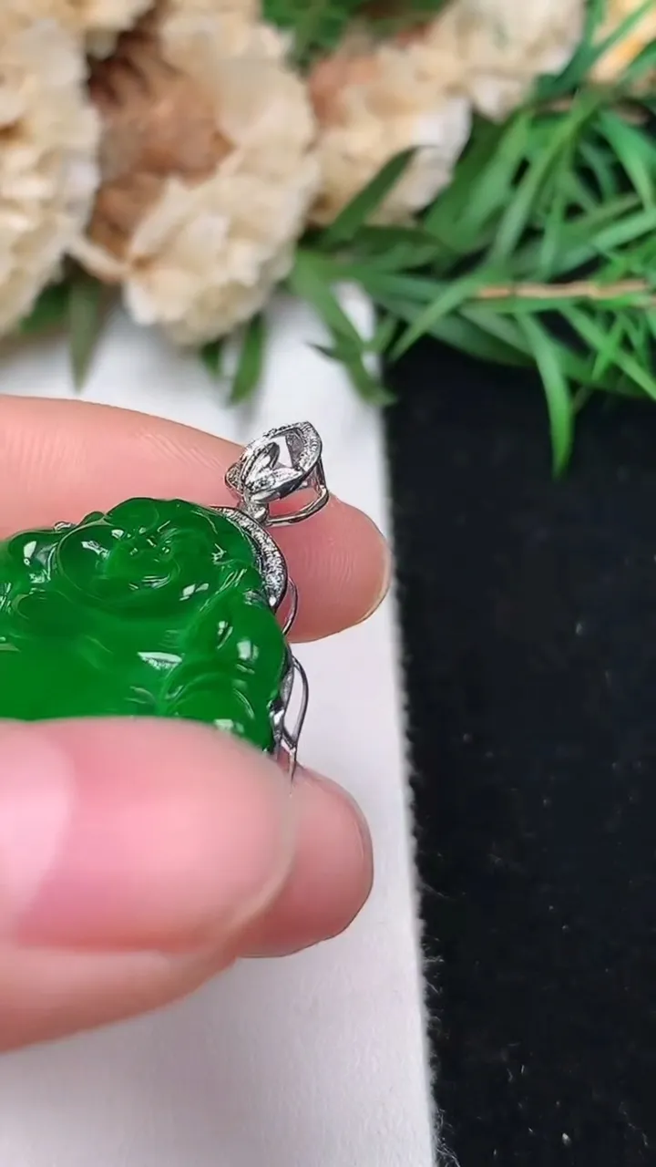 天然A货翡翠佛公吊坠，尺寸19.2-28-6，重量:3.68g
12月18日