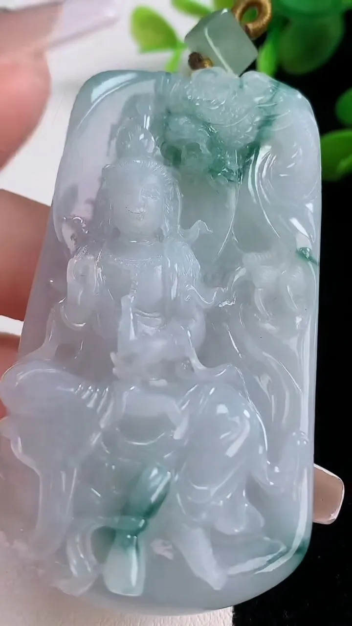 天然A货翡翠冰种飘花祥龙观音菩萨吊坠，尺寸67.7-37.6-12，重量:55.66g
12月18日