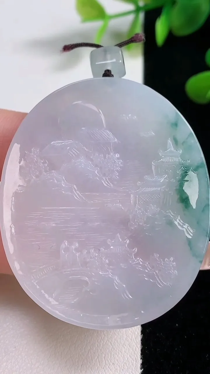 天然A货翡翠牌吊坠，尺寸50-42.3-5.7，重量:30.28g
12月18日