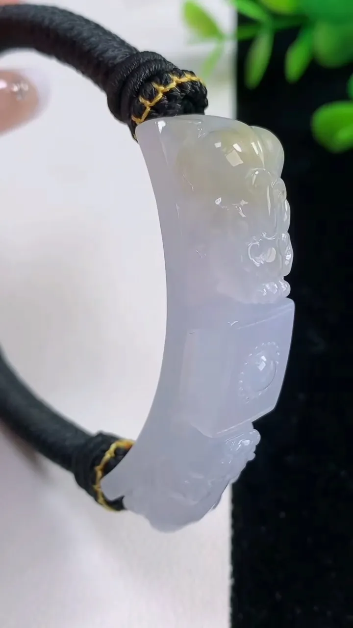 天然A货翡翠种紫罗兰貔貅手绳，尺寸52.8-11.8-11.5，重量:30.46g
12月18日