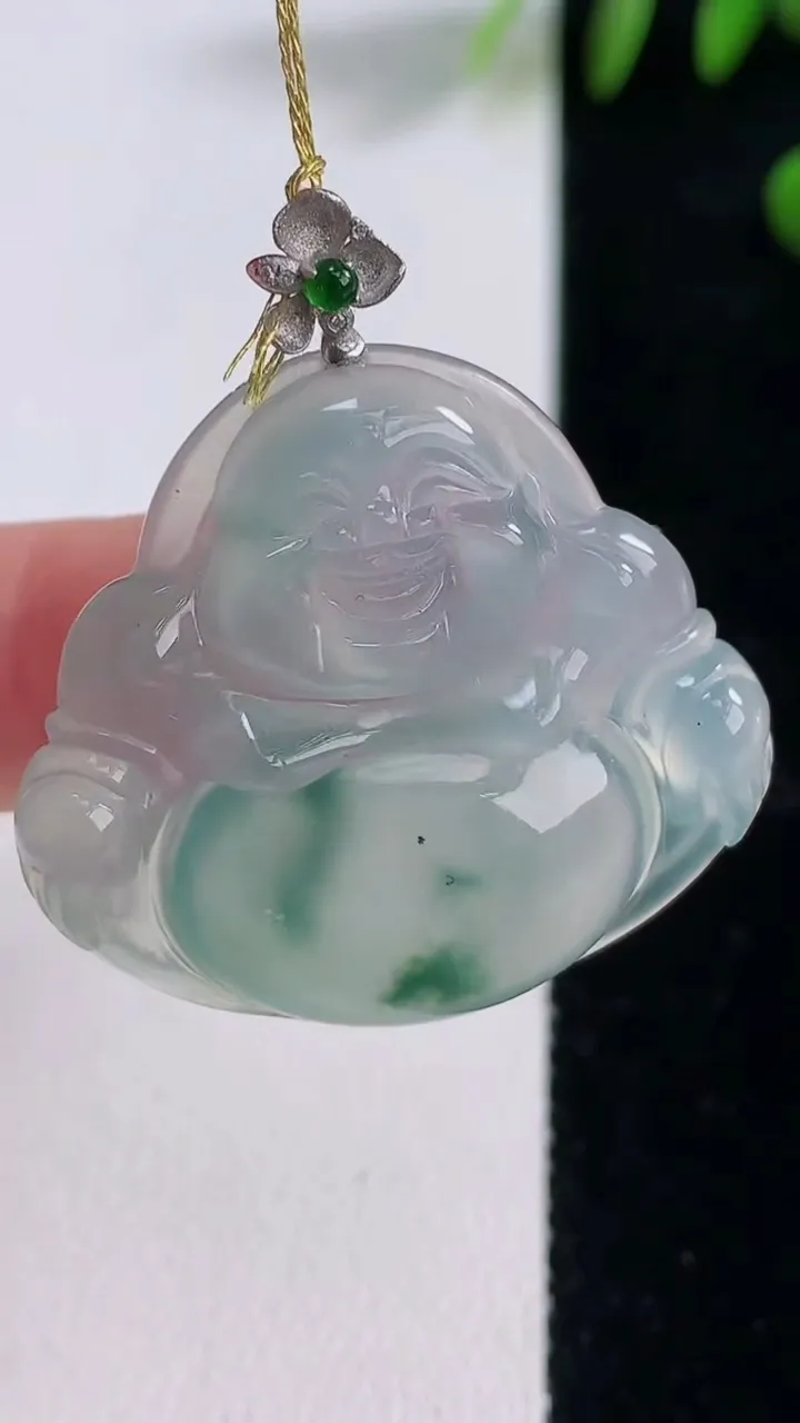 天然A货翡翠种飘花佛公吊坠，尺寸30.5-33.2-5.3，重量:9.02g
12月18日