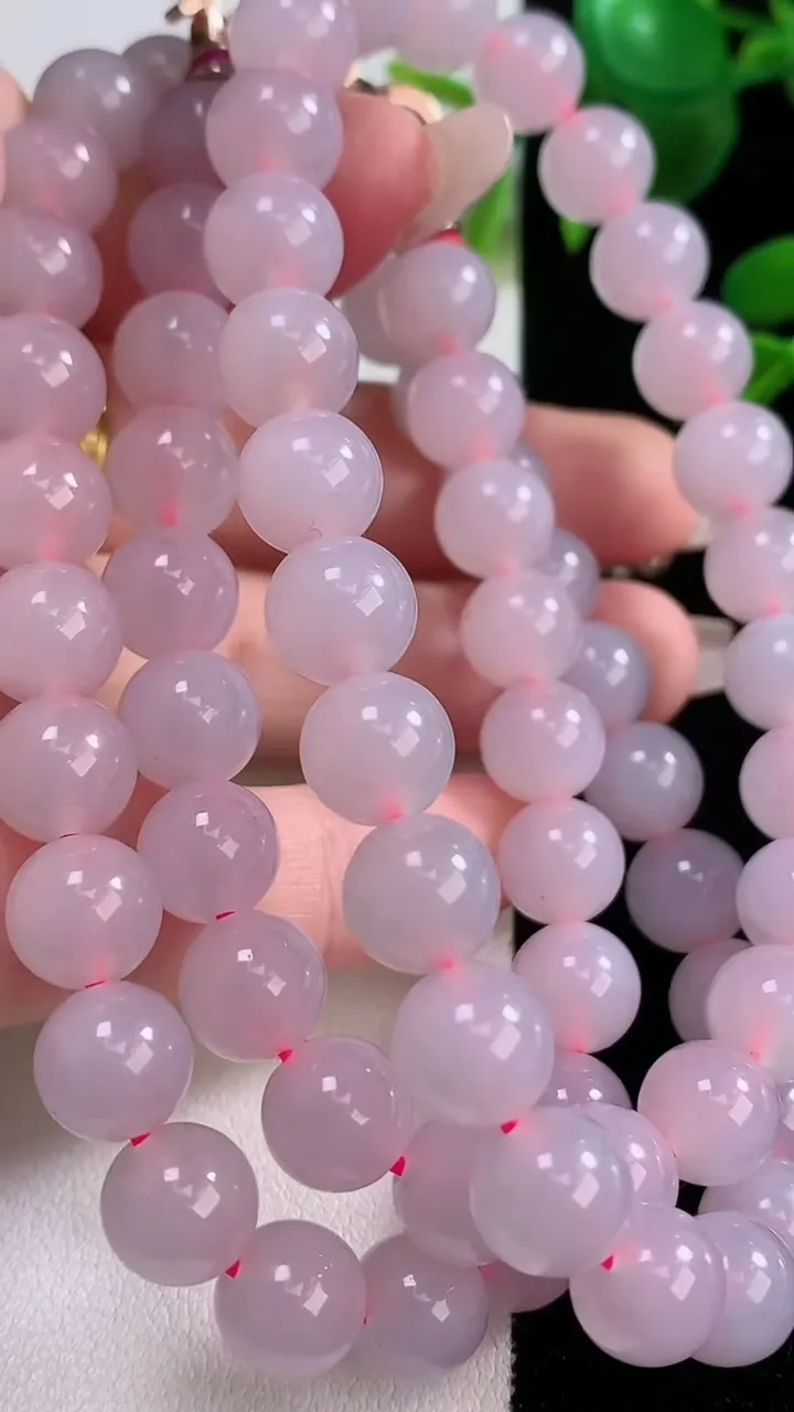 天然A货翡翠紫罗兰圆珠项链，尺寸8.8-70颗，重量:91.32g12月18日
工厂直销收藏佳品,种好水足，色泽均匀，有种有色，上手高大气！