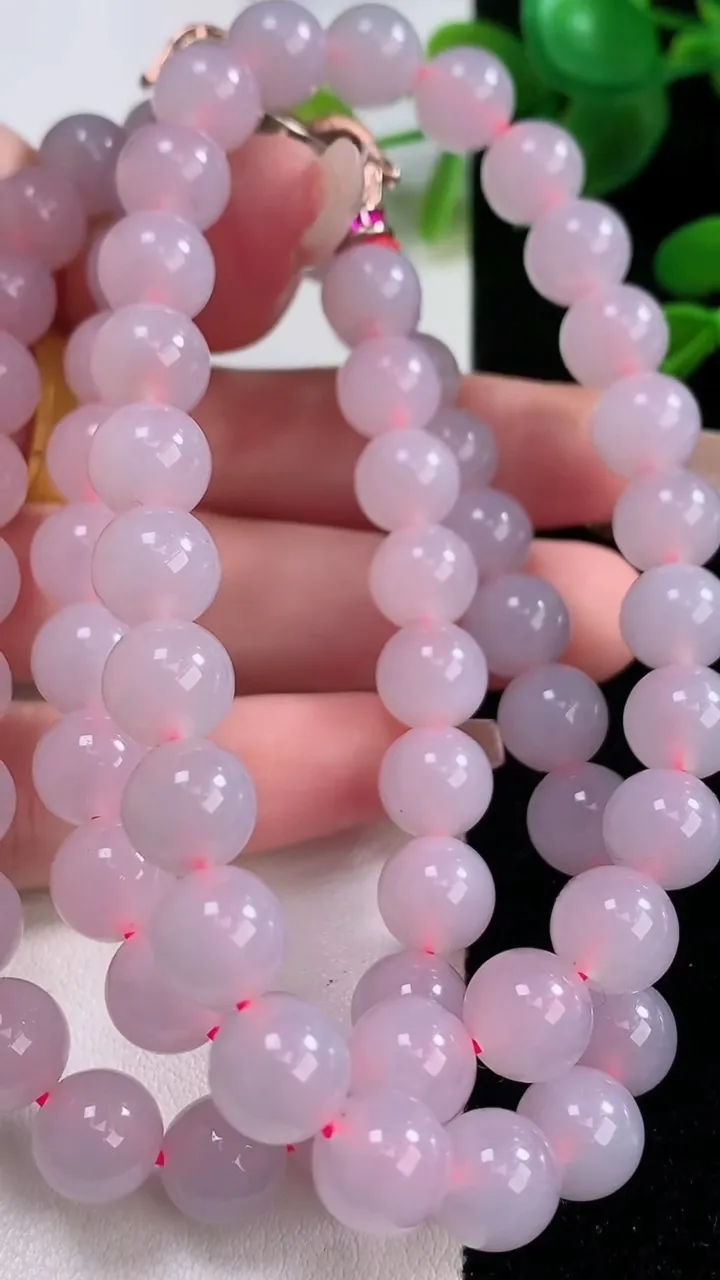 天然A货翡翠紫罗兰圆珠项链，尺寸8.8-70颗，重量:91.32g12月18日
工厂直销收藏佳品,种好水足，色泽均匀，有种有色，上手高大气！