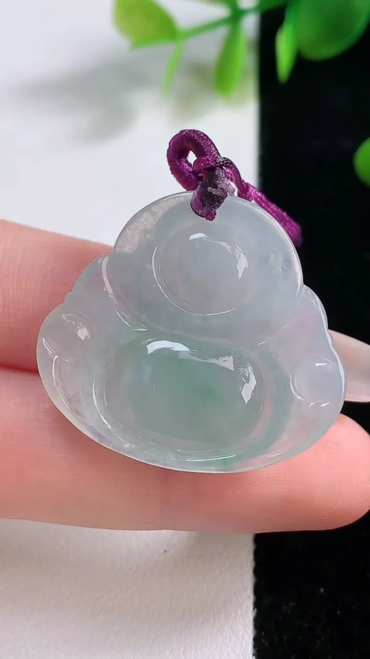 天然A货翡翠佛公吊坠，尺寸28.4-31.3-5.6，重量:7.86g
12月18日