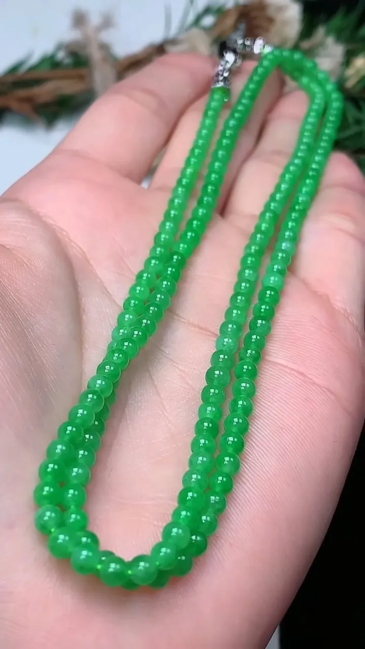 天然A货翡翠小米珠项链，尺寸3.7-170颗，重量:13.98g
12月18日