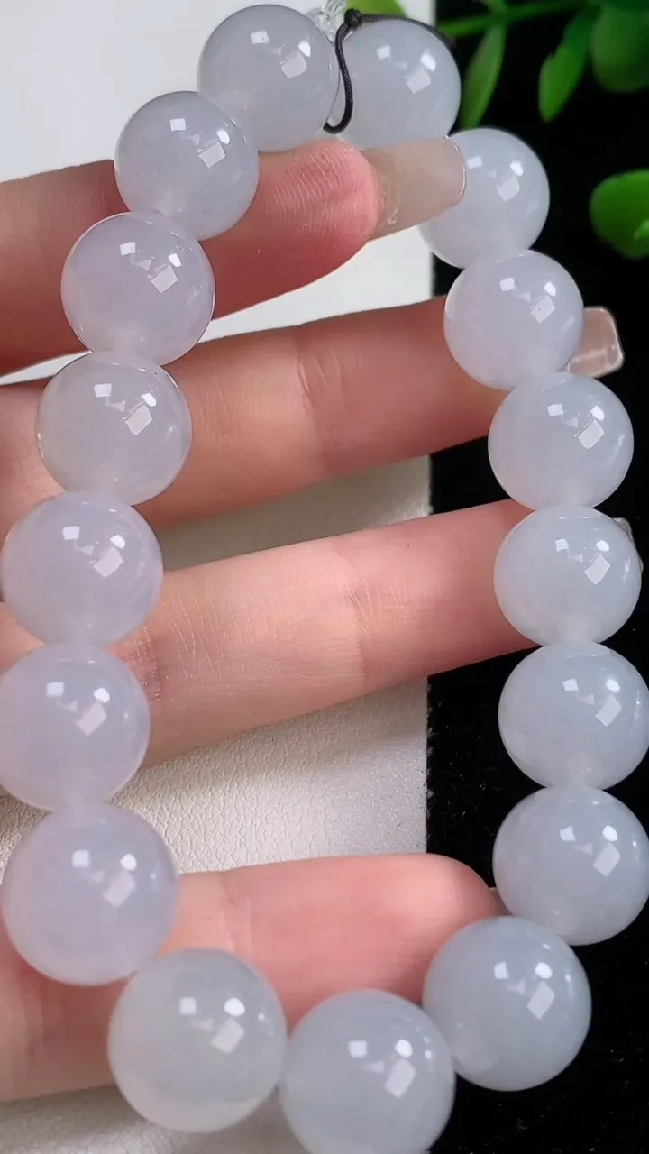 天然A货翡翠种白冰圆珠手串，尺寸12-17颗，重量:51.15g12月18日
工厂直销收藏佳品,种好