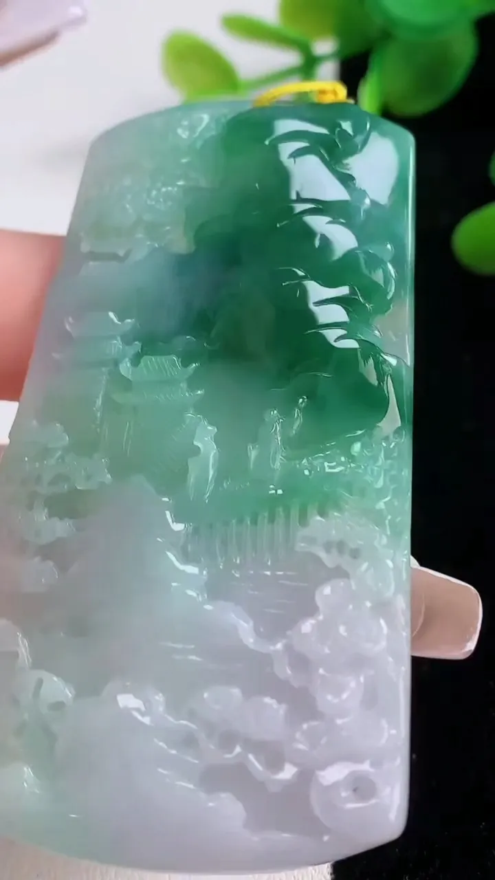 天然A货翡翠山水牌吊坠，尺寸67.6-40-3.8，重量:27.07g
12月18日