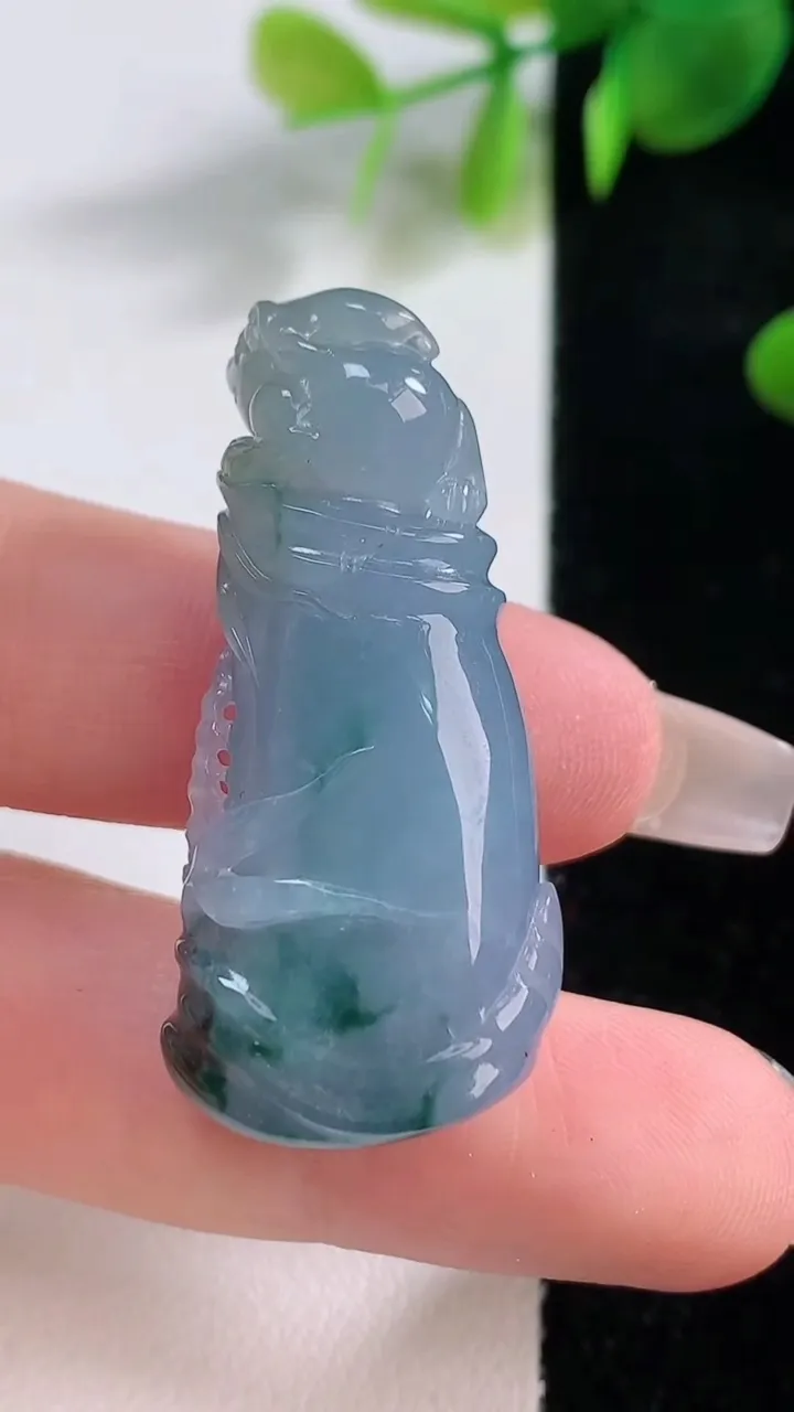 天然A货翡翠紫罗兰飘花节节高升 竹节吊坠，尺寸39.8-19-10，重量:13.73g
12月18日