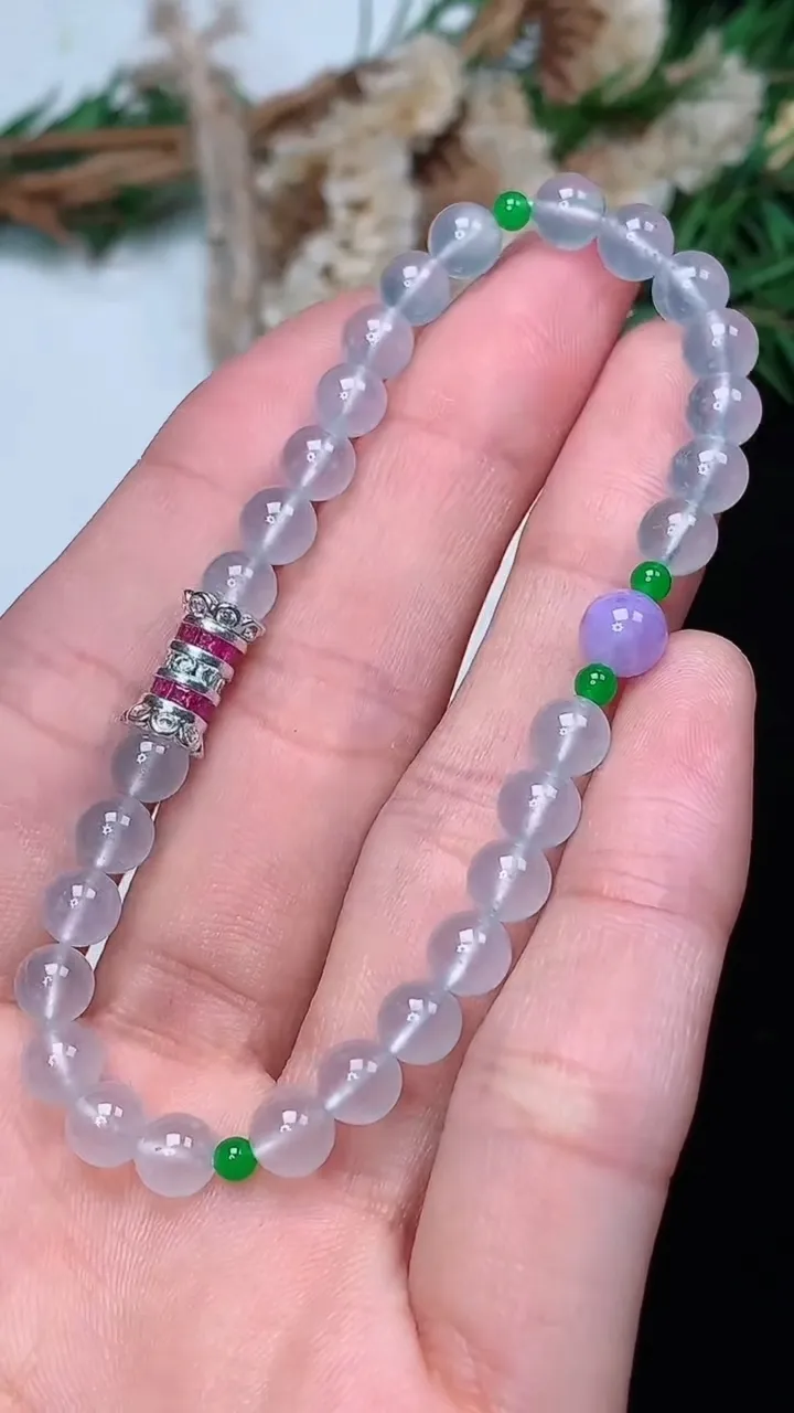 天然A货翡翠白冰圆珠手串，尺寸5.3-33颗，重量:9.16g12月18日
工厂直销收藏佳品,种好水足，色泽均匀，有种有色，上手高大气！