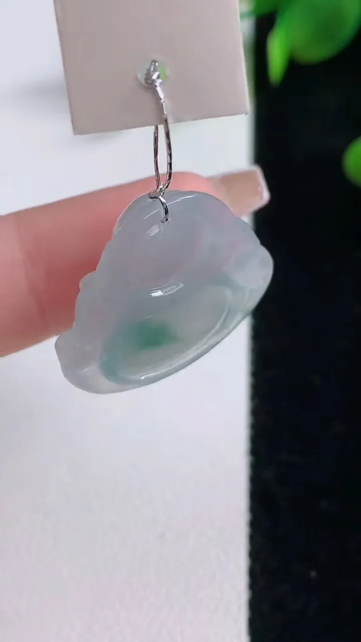 天然A货翡翠冰种飘花佛公吊坠，尺寸21.4-24.5-5.4，重量:4.48g
12月18日