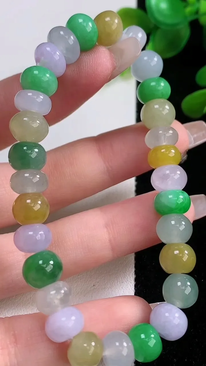 天然A货翡翠三彩算盘珠手串，尺寸9-4.8-29颗，重量:26.18g12月18日
工厂直销收藏佳品