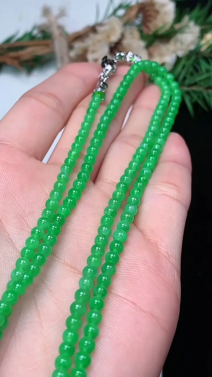 天然A货翡翠小米珠项链，尺寸3.7-170颗，重量:13.98g
12月18日