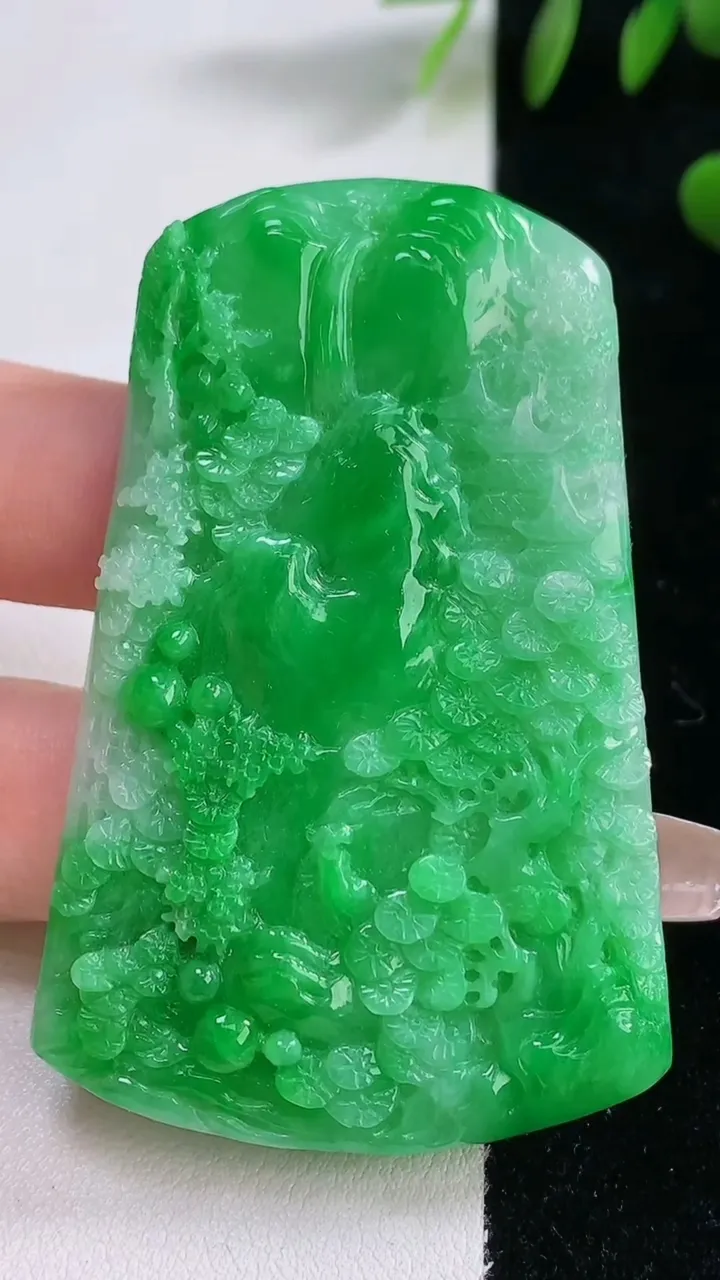 天然A货翡翠山水牌吊坠，尺寸61.6-38.8-5，重量:28.10g
12月18日