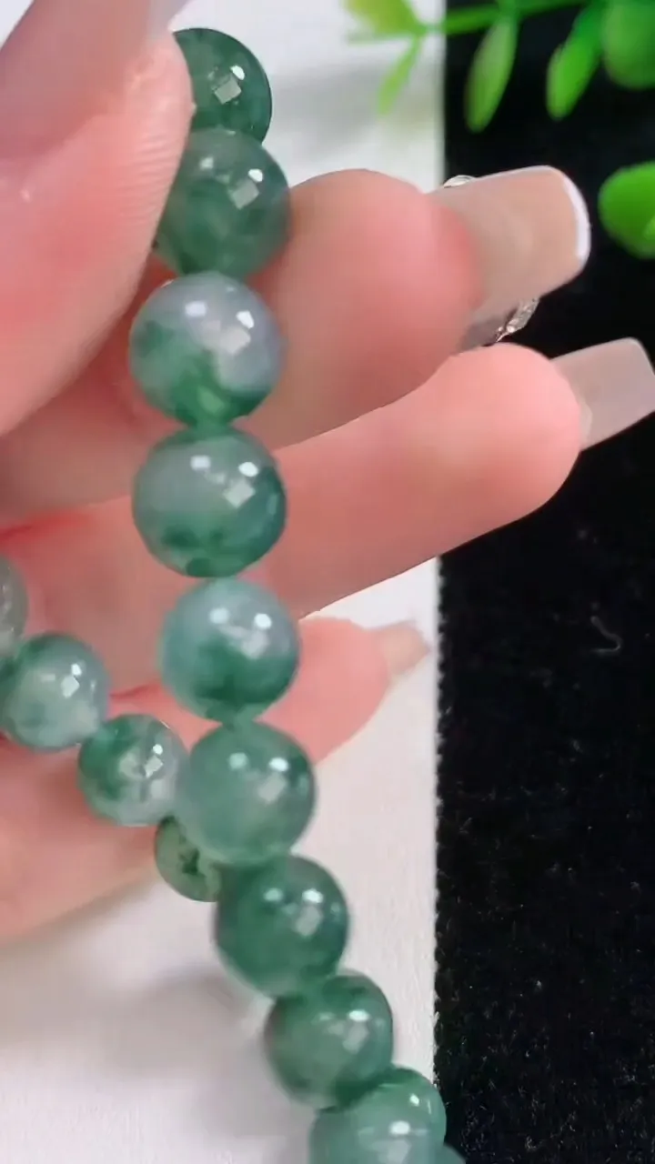 天然A货翡翠种飘花圆珠手串，尺寸9.3-23颗，重量:23.54g12月18日
工厂直销收藏佳品,种好水足，色泽均匀，有种有色，上手高大气！