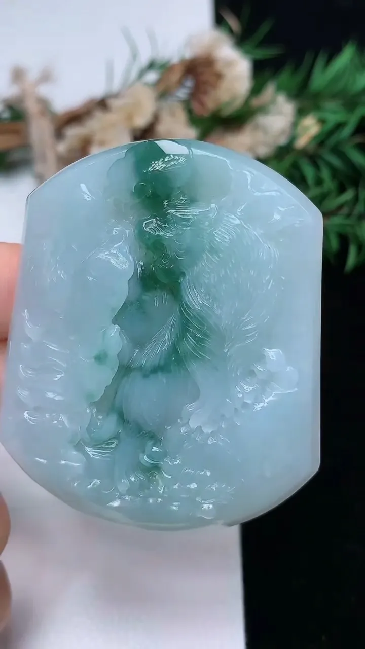 天然A货翡翠飘花生肖虎吊坠，尺寸53.9-44.9-6.3，重量:32.75g
12月18日