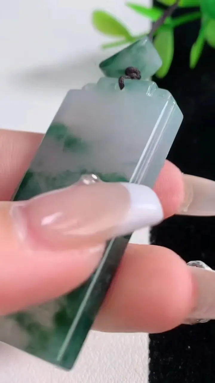 天然A货翡翠冰种飘花仿古无事牌吊坠，尺寸49.8-23.4-5.9，重量:23.40g
12月18日