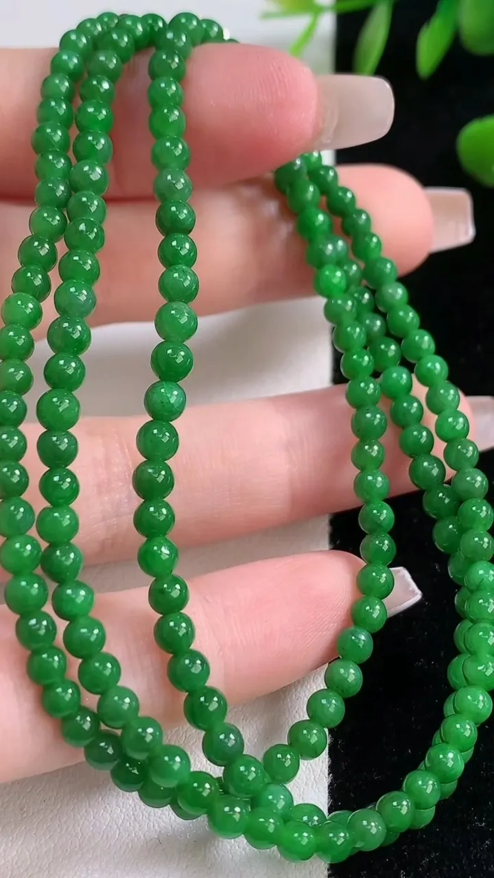 天然A货翡翠小米珠项链，尺寸3.4-170颗，重量:16.44g12月18日
工厂直销收藏佳品,种好水足，色泽均匀，有种有色，上手高大气！
