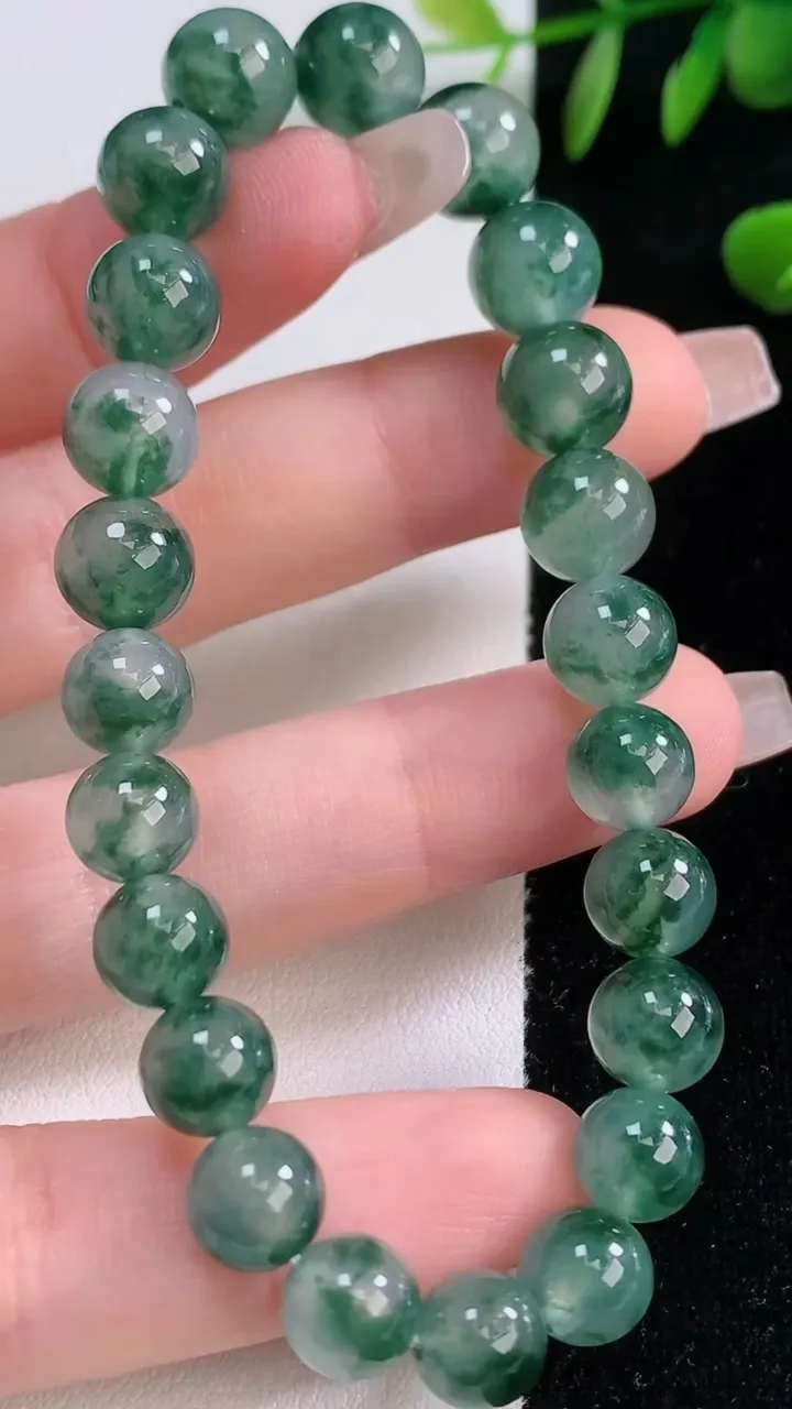 天然A货翡翠种飘花圆珠手串，尺寸9.3-23颗，重量:23.54g12月18日
工厂直销收藏佳品,种