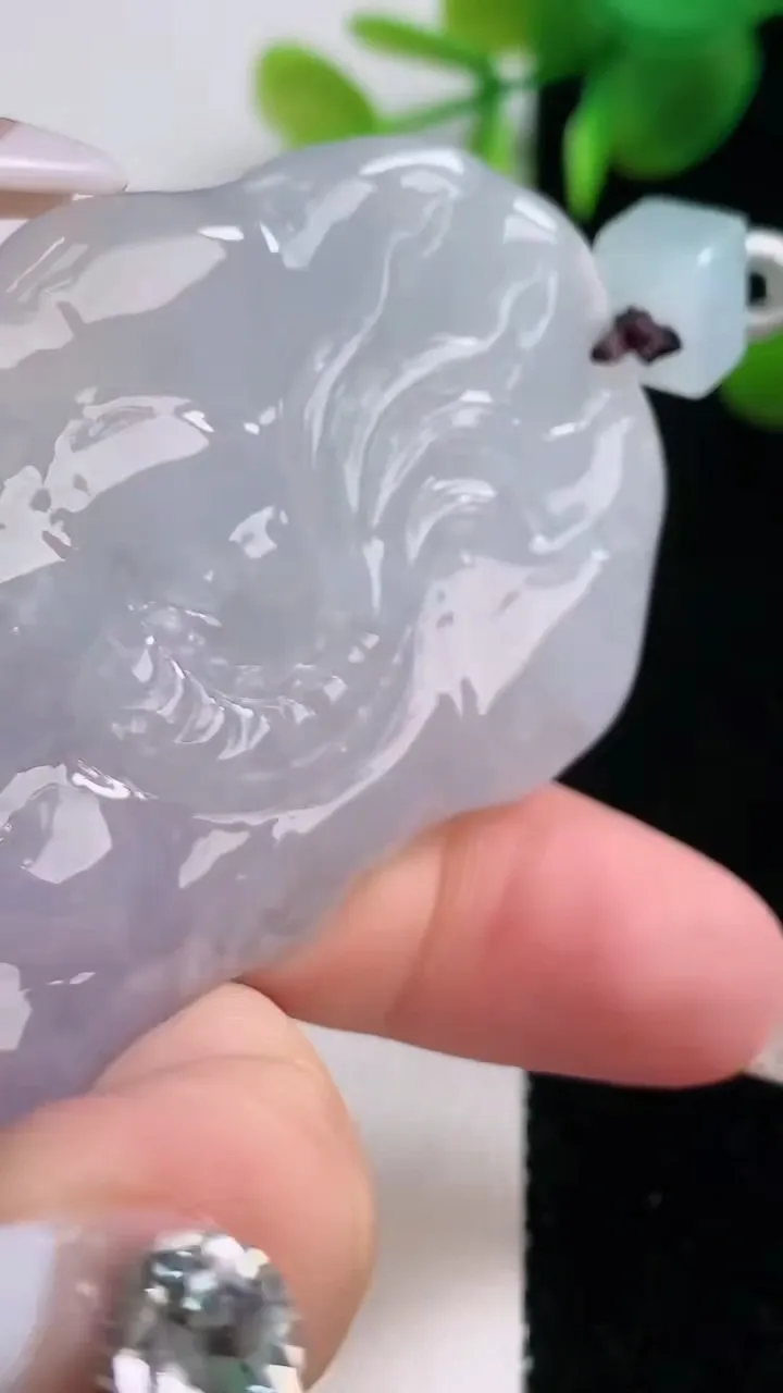 天然A货翡翠冰种紫罗兰龙牌吊坠，尺寸66.3-41-10.4，重量:54.61g
12月18日