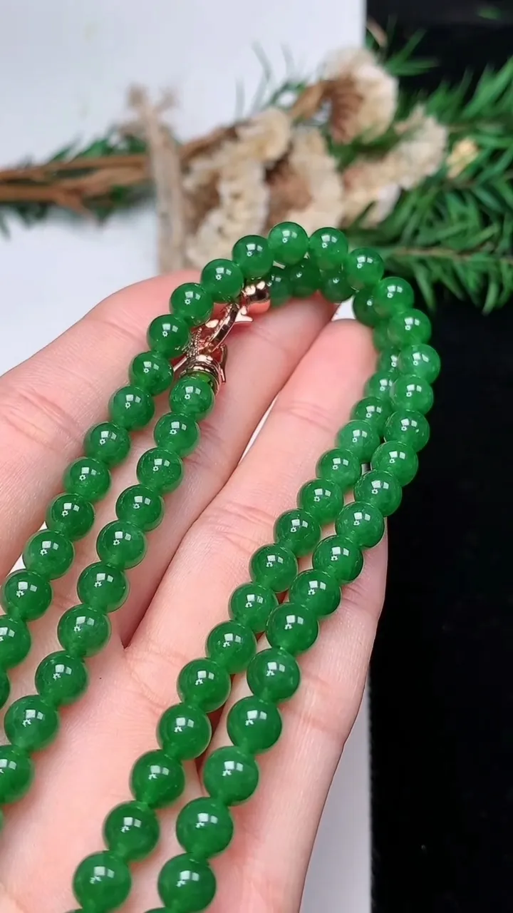 天然A货翡翠圆珠项链，尺寸6-100颗，重量:38.22g
12月18日