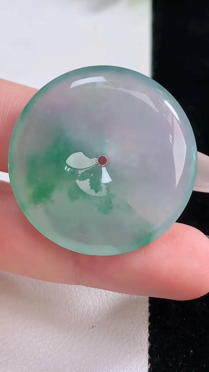 天然A货翡翠种飘花平安扣吊坠，尺寸32.2-5.7，重量:12.44g
12月18日