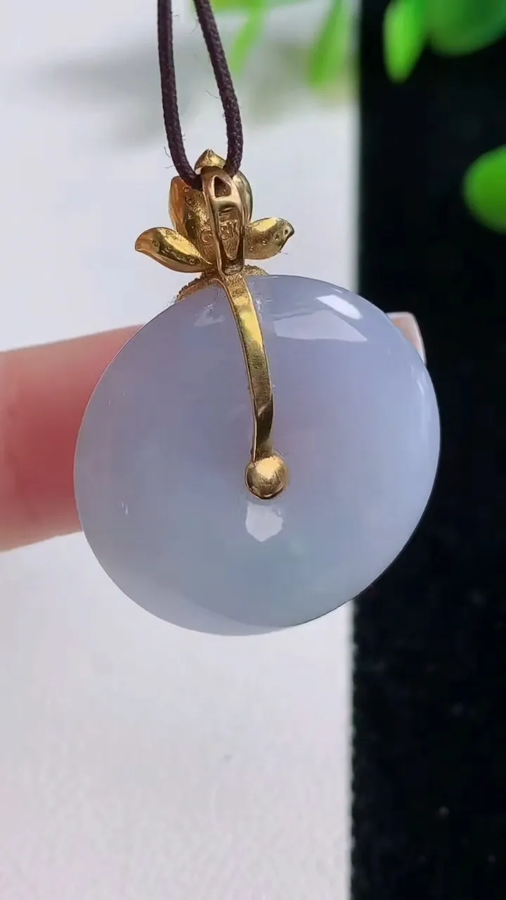 天然A货翡翠18K金紫罗兰平安扣吊坠，尺寸24.3-5.5，重量:7.61g
12月18日