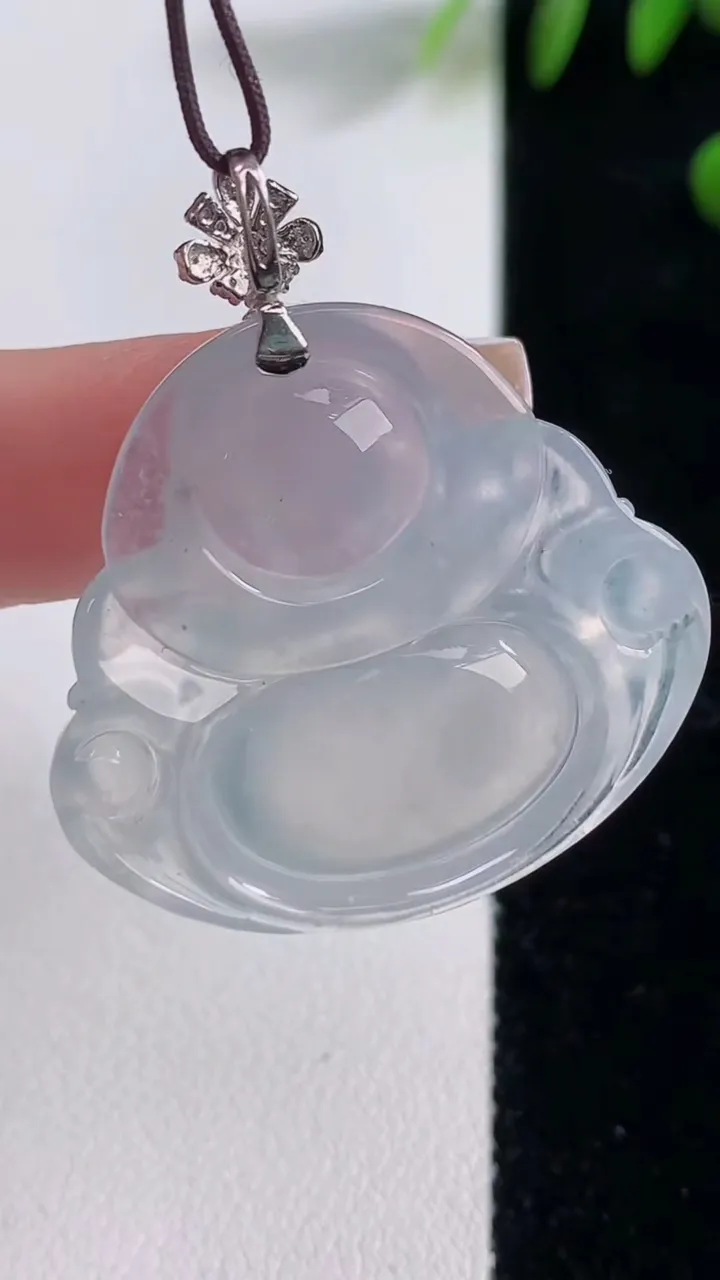 天然A货翡翠种白冰佛公吊坠，尺寸30.3-32.6-6，重量:10.00g
12月18日