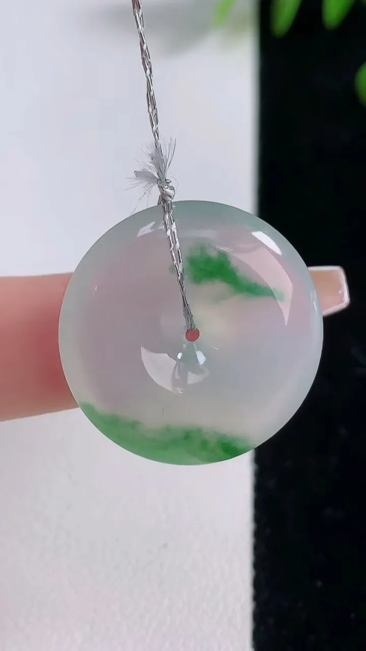 天然A货翡翠平安扣吊坠，尺寸23.8-5.7，重量:7.84g
12月18日