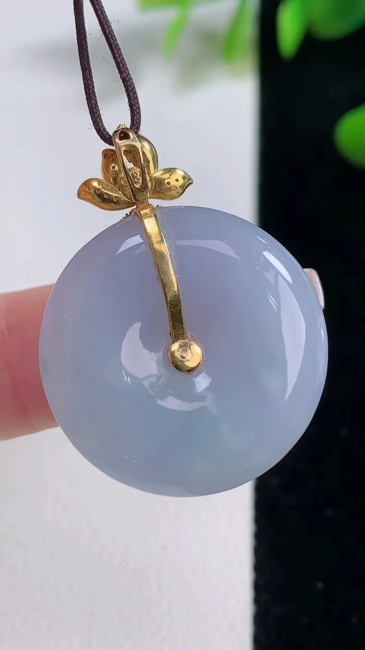 天然A货翡翠18K金紫罗兰平安扣吊坠，尺寸24.3-5.5，重量:7.61g
12月18日